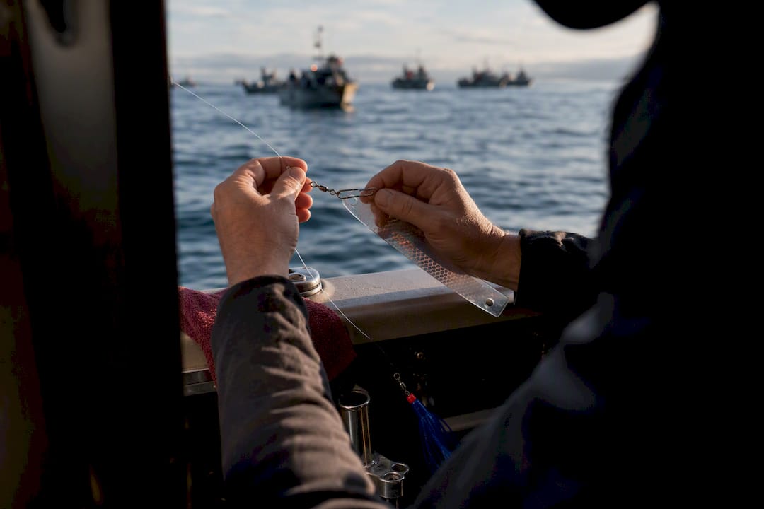 Angler changing salmon rig during derby